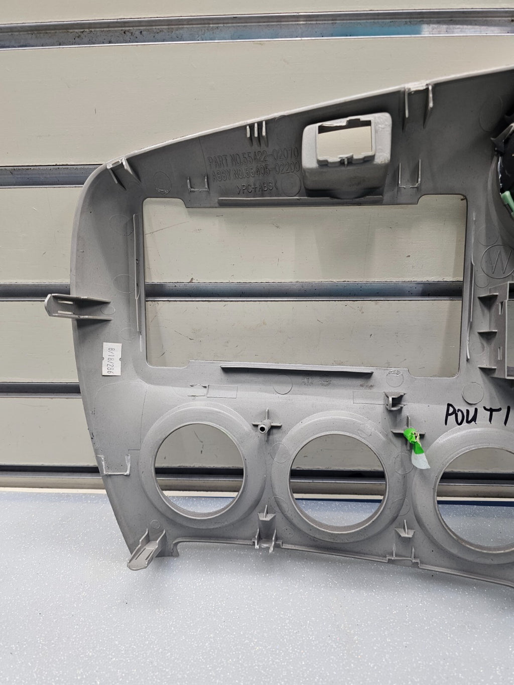 09-12 Toyota Matrix Pontiac Vibe Stereo Radio Dash Bezel Trim Vent SILVER B61