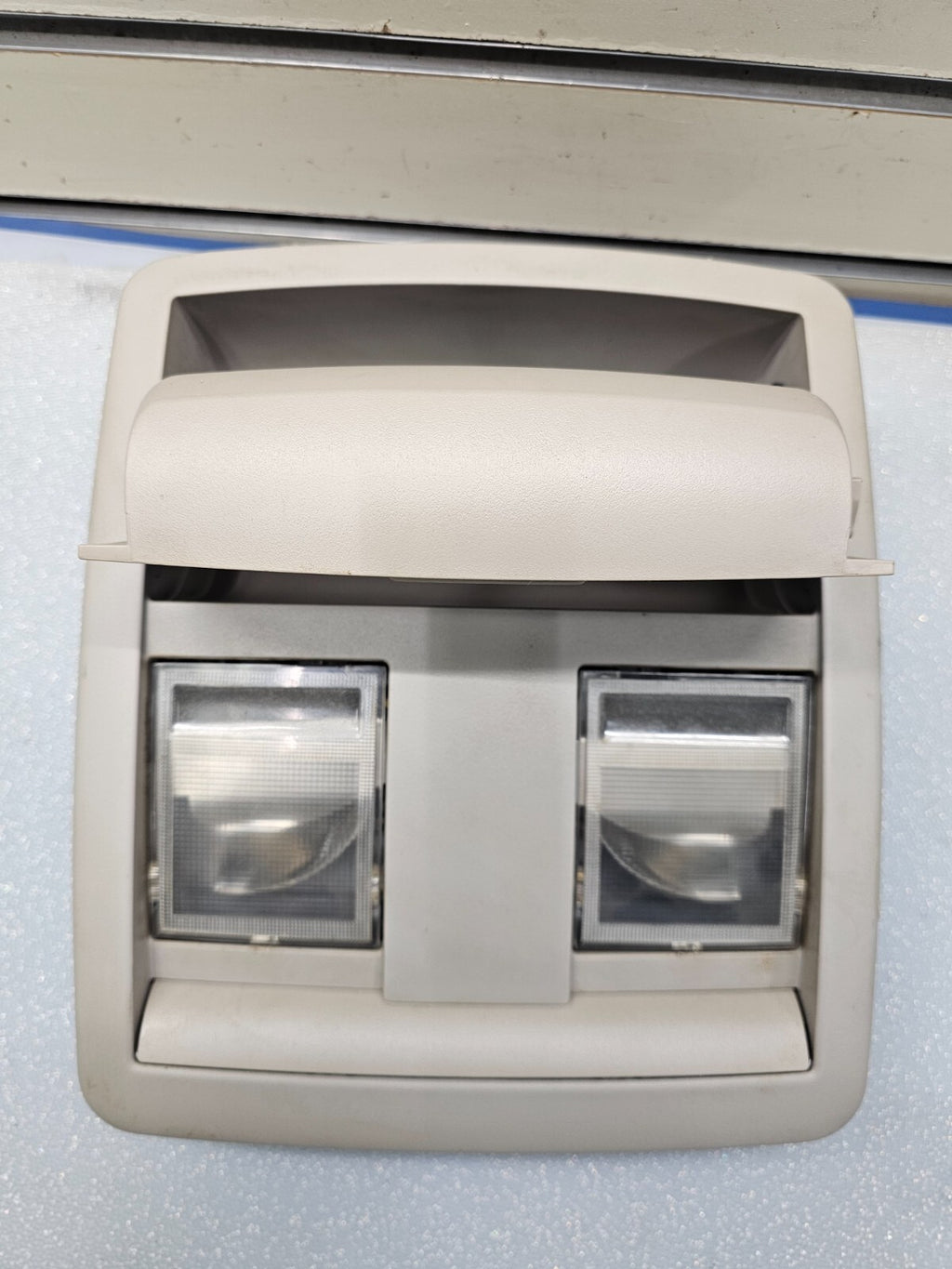 05-10 Jeep Grand Cherokee Overhead Console Dome Map Light Compartment Light Tan
