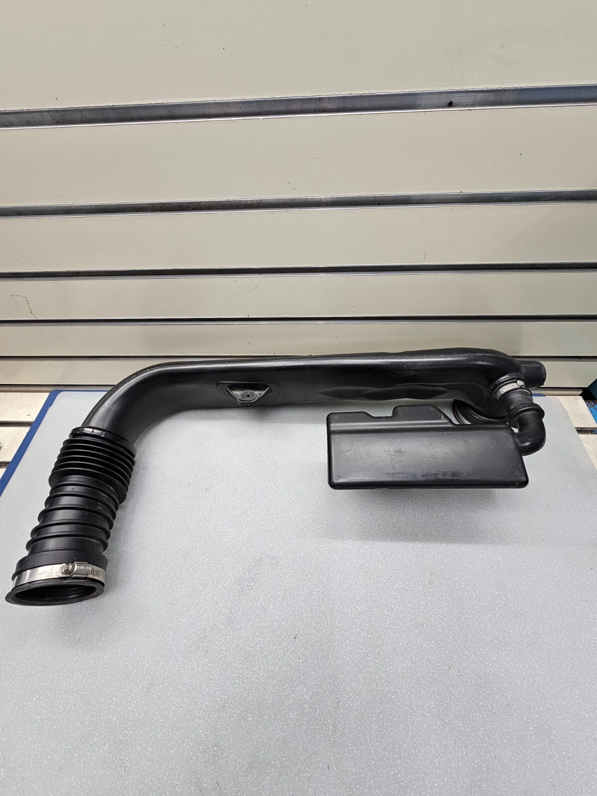 13-16 Dodge Dart 2.4L Engine Air Intake Cleaner Hose Mopar Duct Assembly OEM