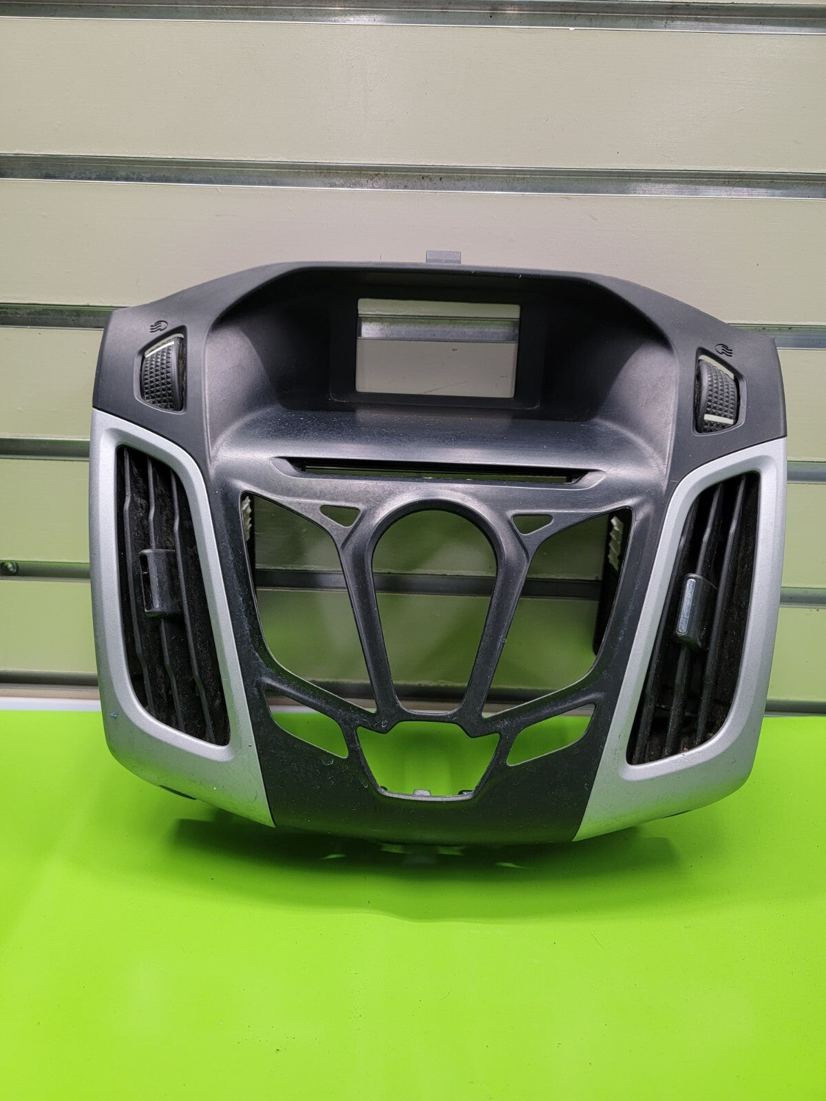 🔥12-14 FORD FOCUS FRONT CENTER AIR VENT GRILLE RADIO DISPLAY PANEL BEZEL TRIM
