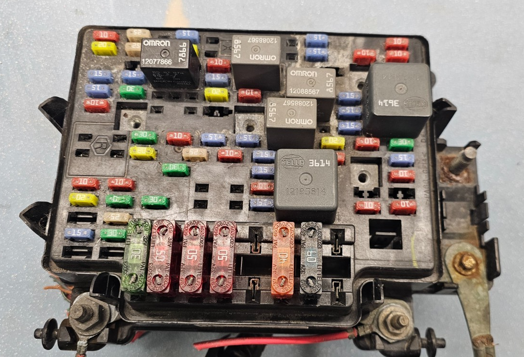 🔥99-02 Silverado Sierra Fuse Box Relay Junction Engine Integrated Power Module