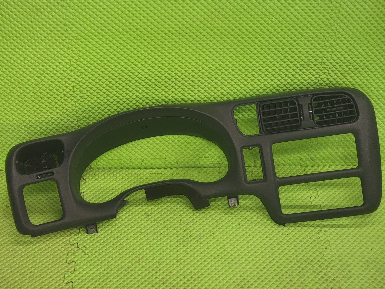 98-04 BLAZER S10 JIMMY SONOMA Cluster Dash Radio Bezel GRAPHITE C8