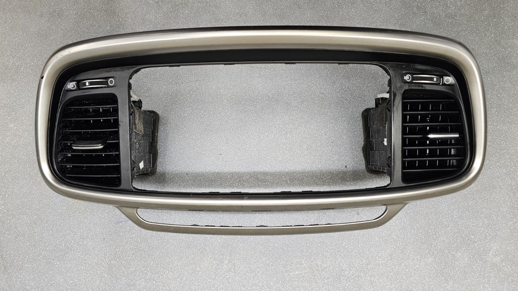 🔥16-18 KIA SORENTO RADIO CENTER DASH SURROUND BEZEL TRIM VENTS Assembly Silver