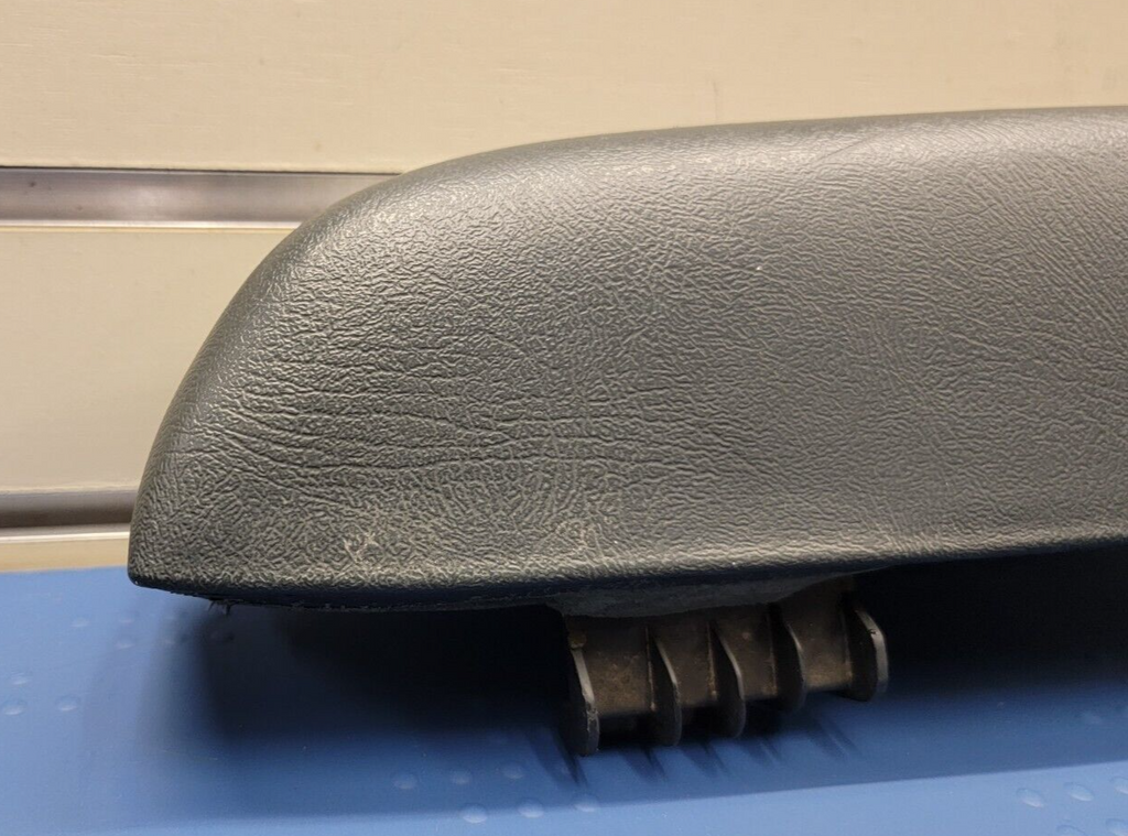 99-02 Chevrolet GMC Silverado Tahoe Front Right Door Armrest Handle graphite H1