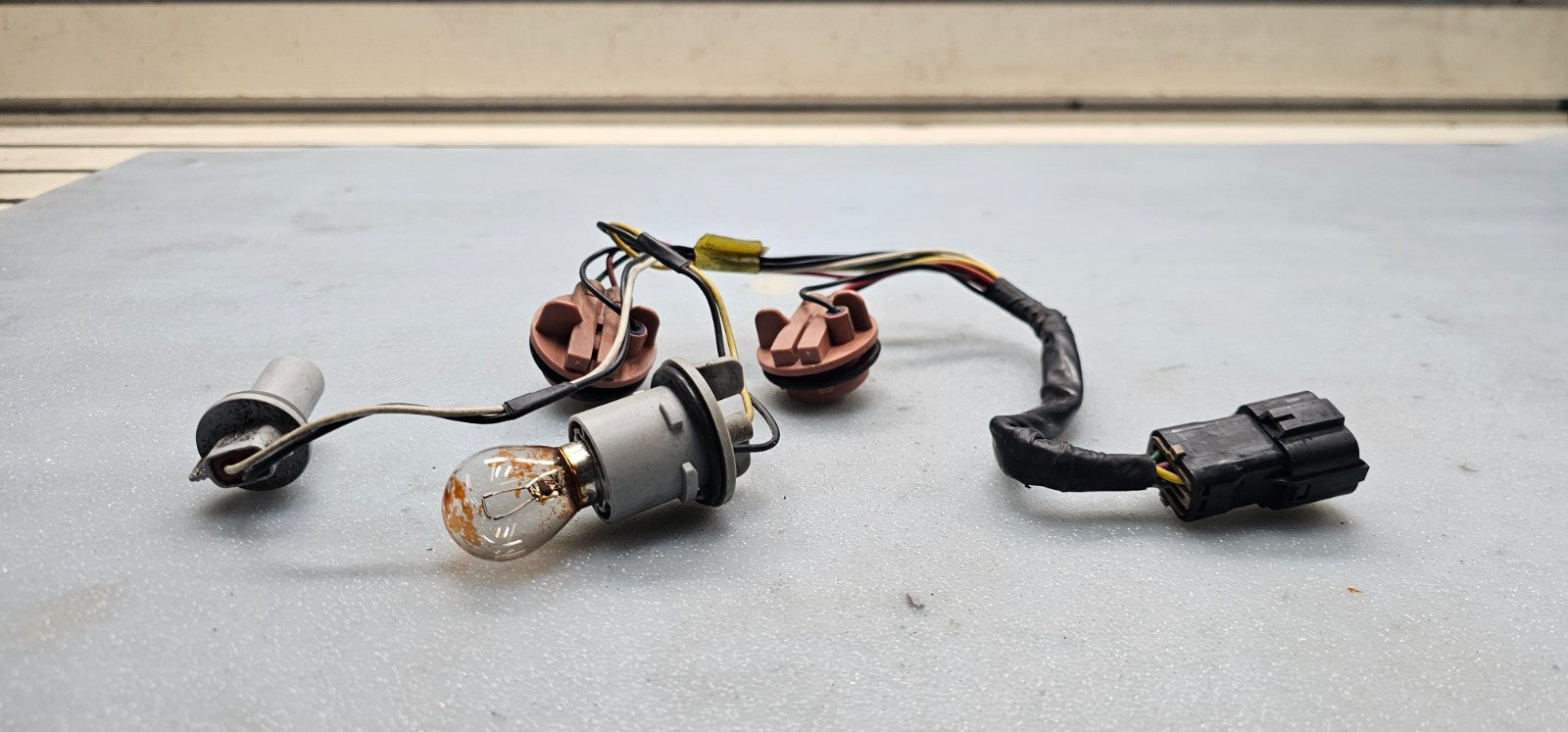 🔥2006-2012 KIA SEDONA TAIL LIGHT BREAK LIGHT ASSEMBLY BULB SOCKET HARNESS