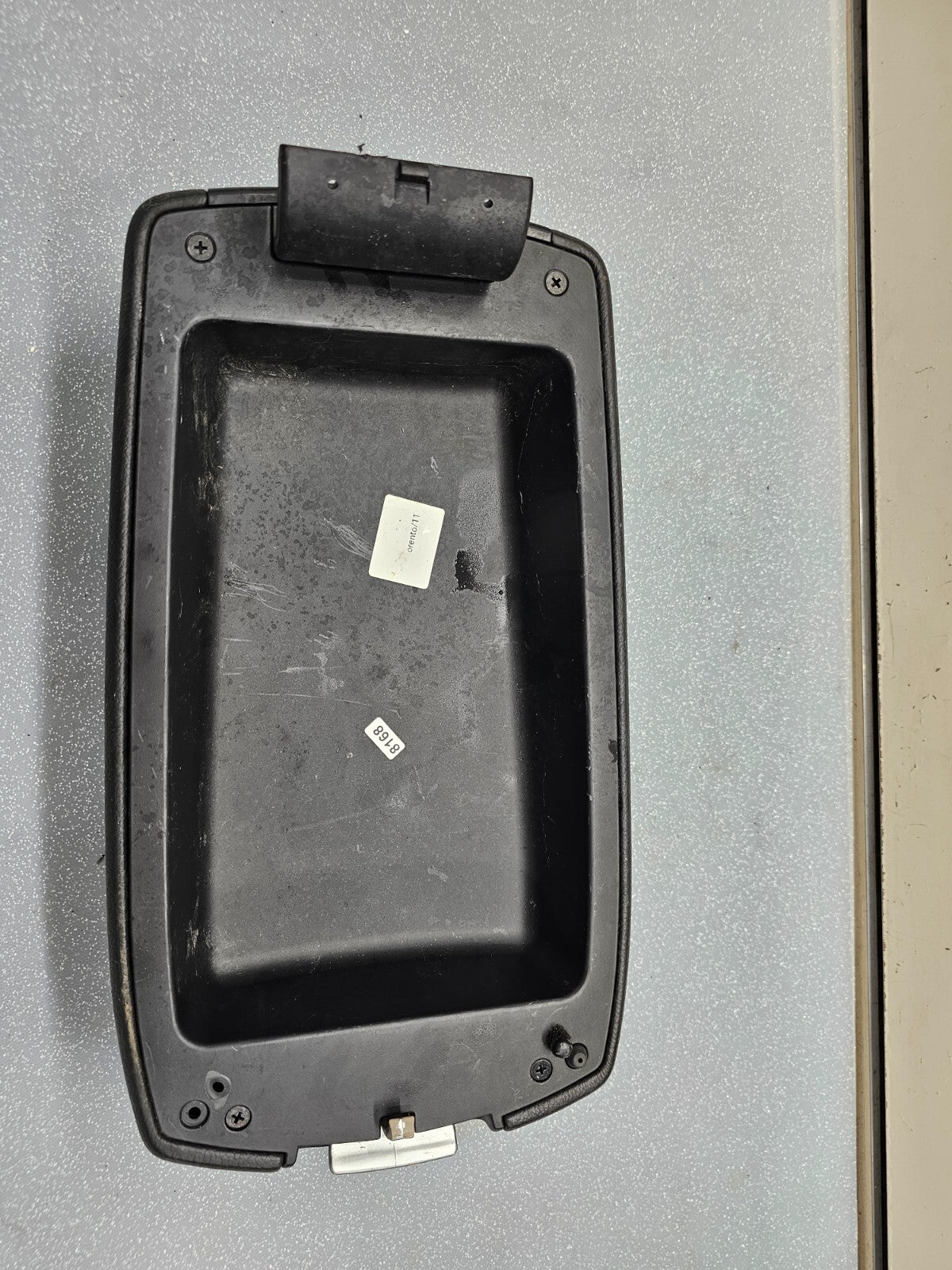 🔥10-13 Kia Sorento Console Lid Cover Leather Top Pad Armrest Assembly Black OEM