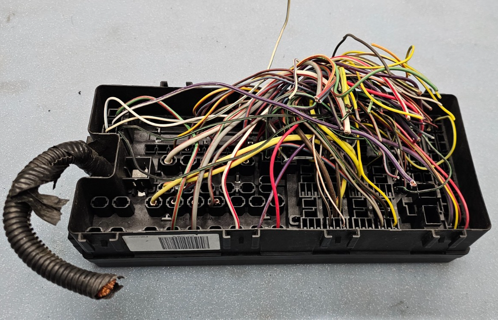 🔥2011 Edge Engine Fuse Relay Box Junction Block Control Integrated Power Module