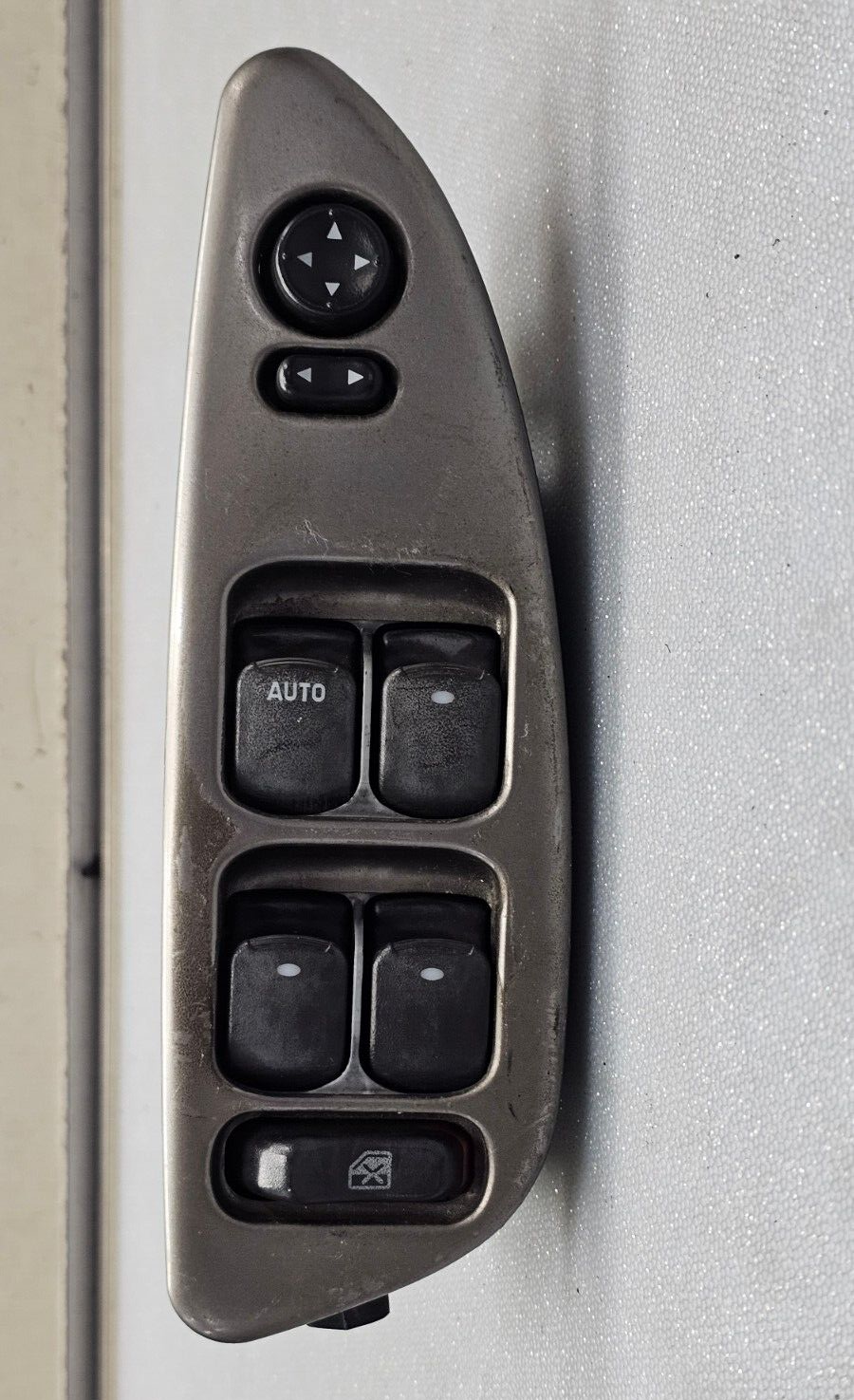 04-07 MALIBU LEFT DRIVER MASTER POWER WINDOW DOOR CONTROL SWITCH ASSEMBLY SILVER