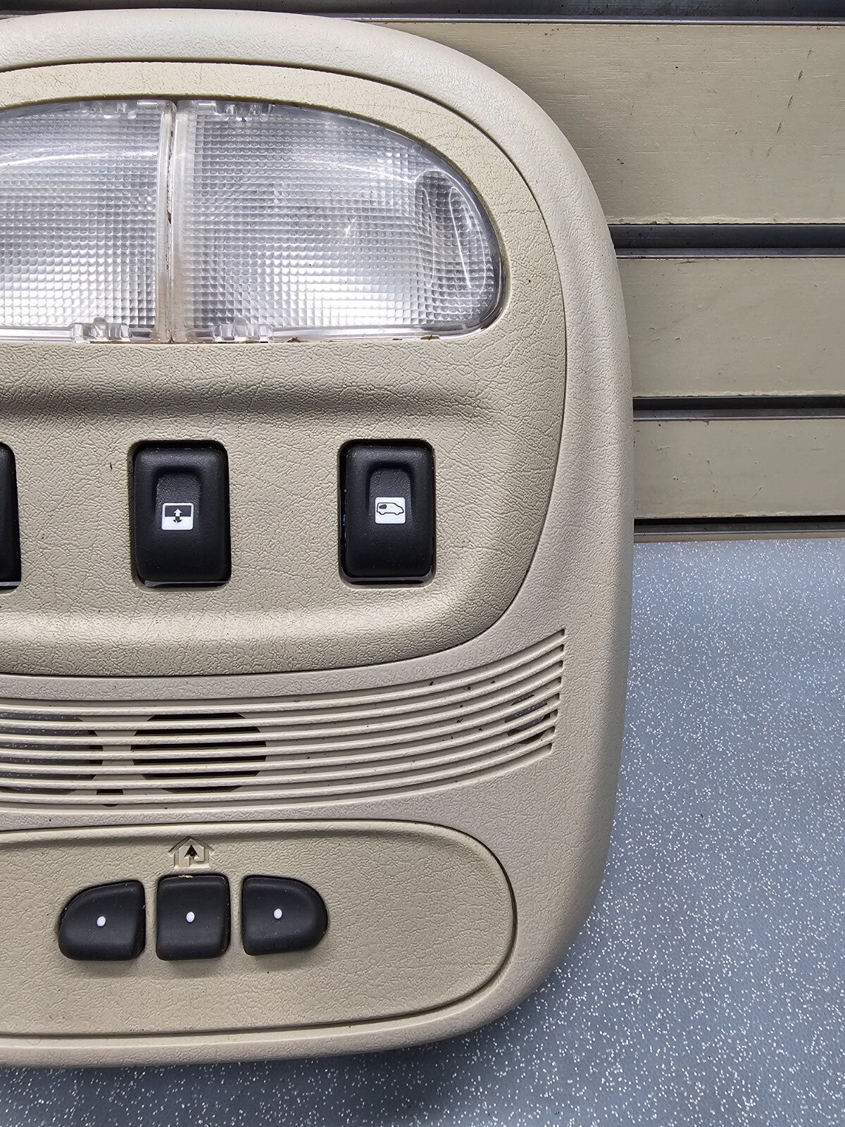 🔥02-09 TRAILBLAZER ENVOY OVERHEAD CONSOLE DOME LIGHT MAP STORAGE ASSEMBLY TAN