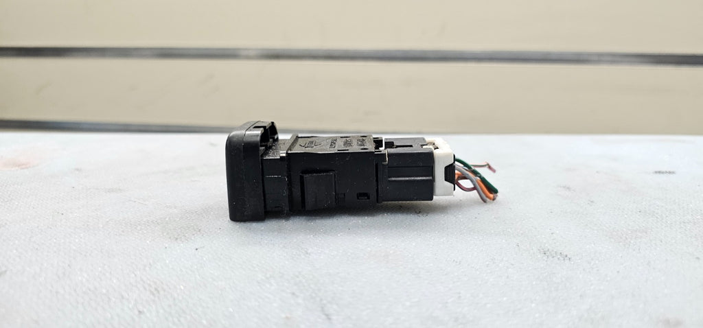 01-04 Pathfinder Dash Hazard Emergency Light Lamp Control Switch Assembly Black