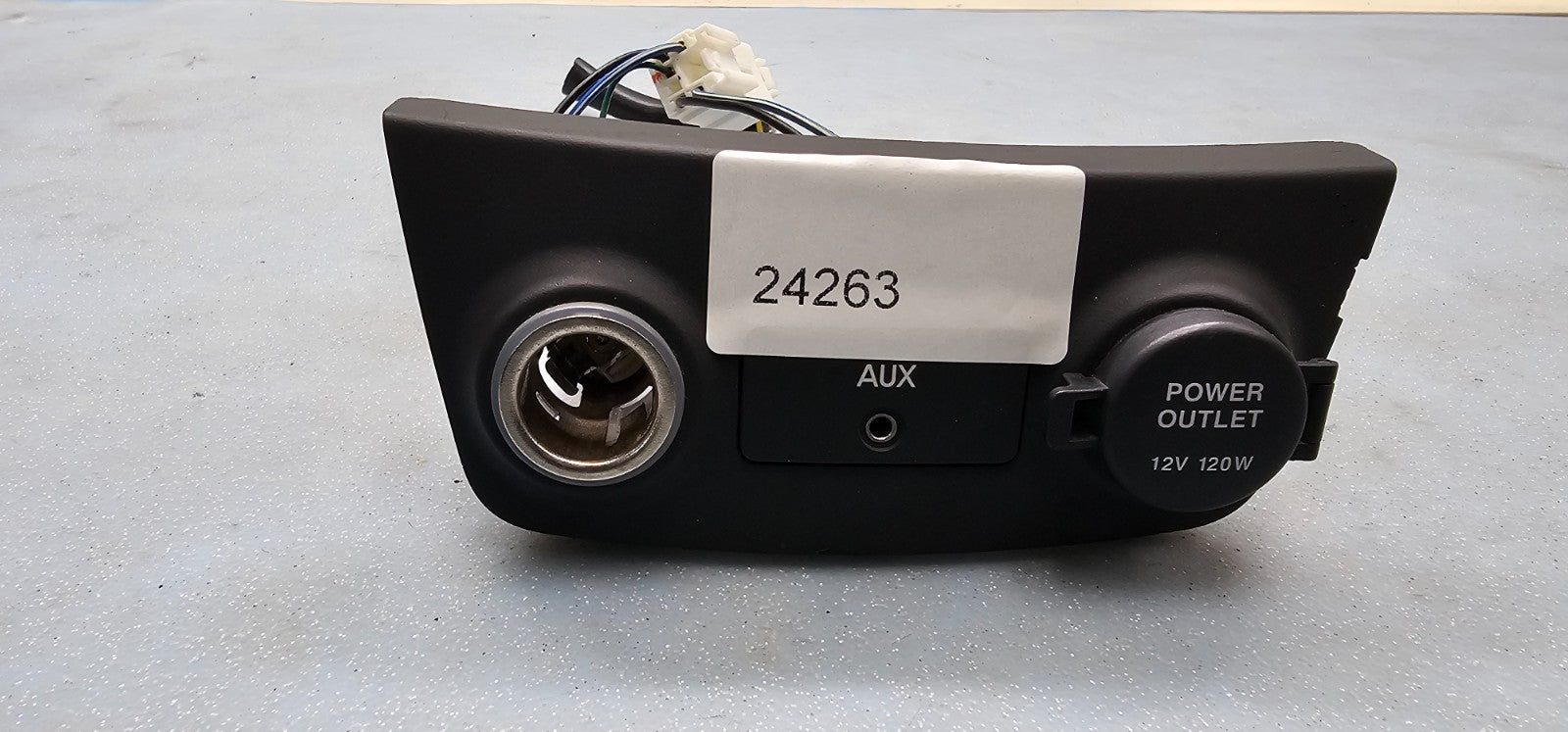 🔥2006-2011 ACCENT ELANTRA AUX JACK INPUT ADAPTER 12V TRIM PANEL BLACK OEM