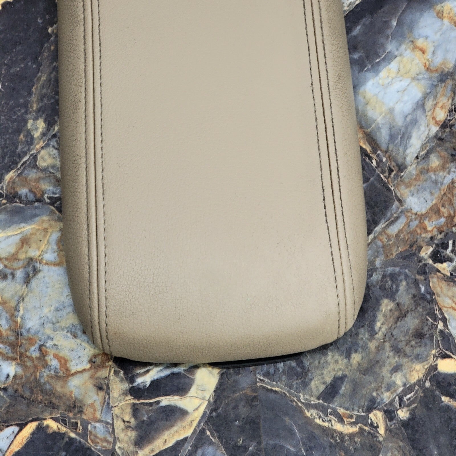 🔥02-09 Chevy Trailblazer GMC ENVOY Center Console Armrest LEATHER Lid TAN defec