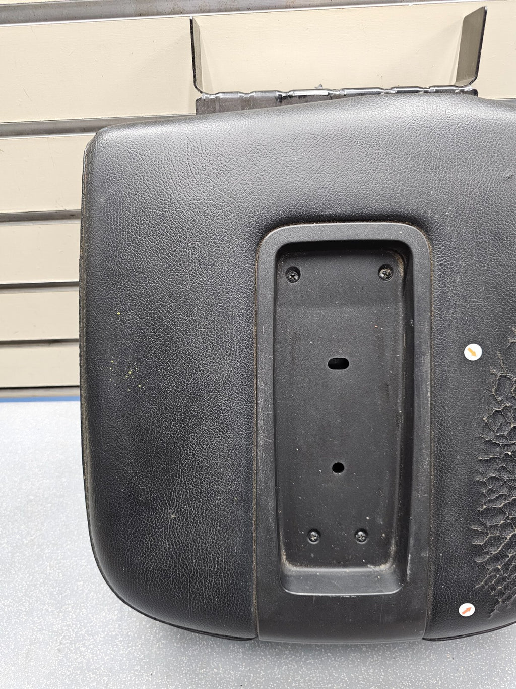 🔥07-14 Silverado Sierra Center Console Armrest Lid Leather Cover Assembly Black