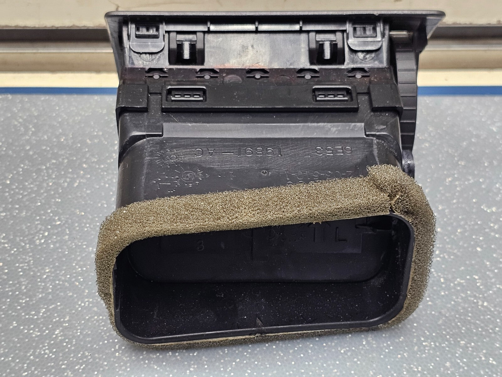 10-12 Fusion Milan Dash Front Left Driver AC Air Vent Heater Conditioner DK GRAY