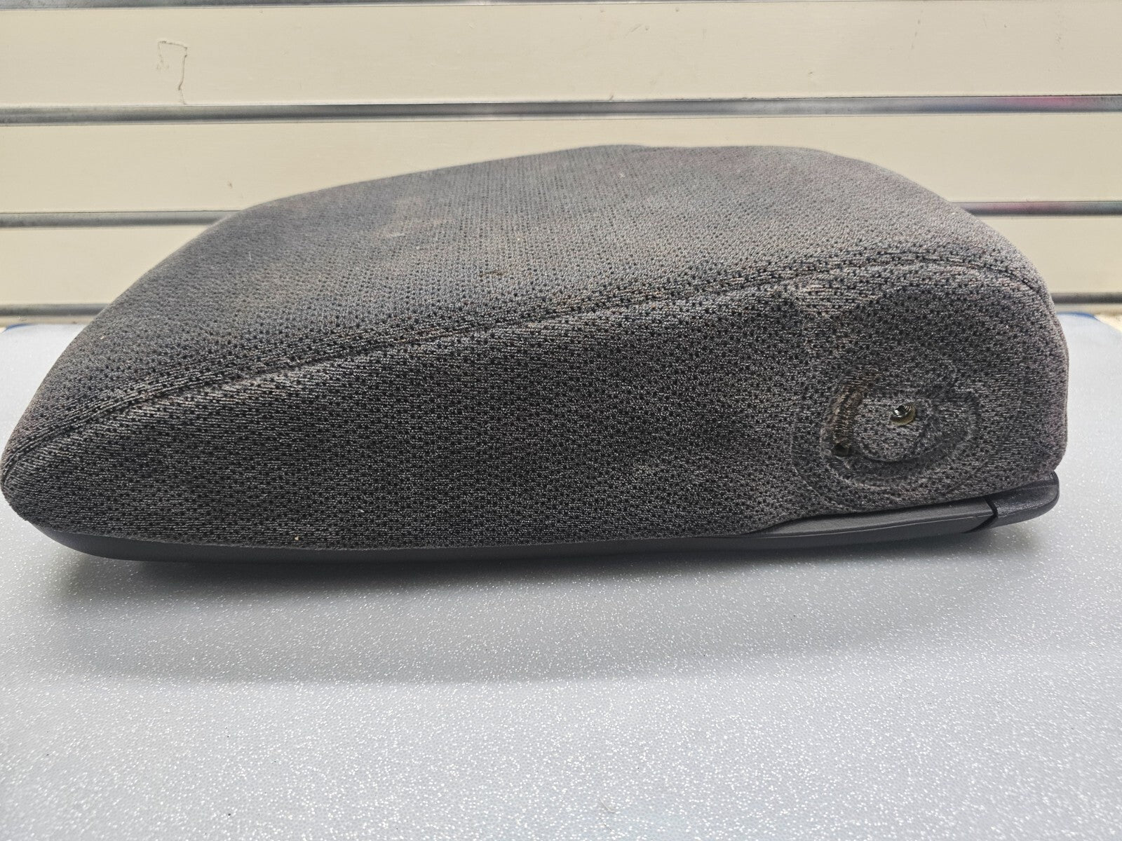 97-04 Dodge Dakota Center Middle Console Arm Rest Jump Seat Leather/Cloth BLACK