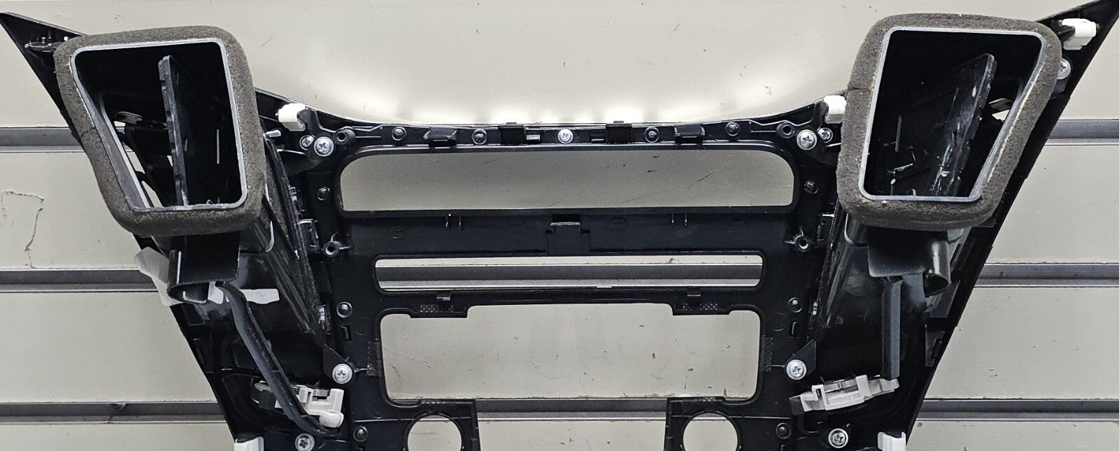 11-14 Hyundai Sonata Center Dash Radio Surround Bezel Trim Panel Climate Silver