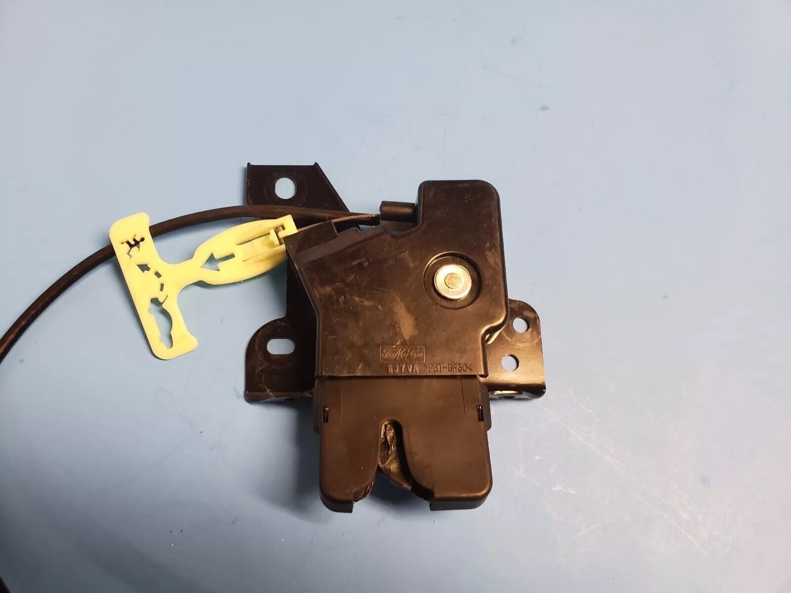 98-02 Lincoln Town Car Trunk Latch Release Actuator Deck Lid Door Lock Assembly
