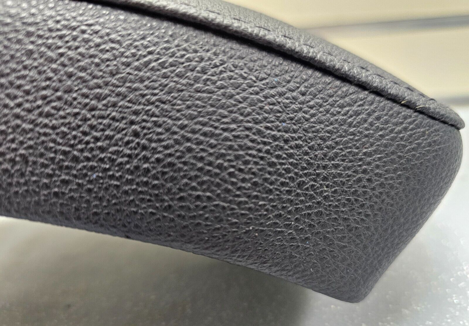 🔥05-10 Sportage Center Console Lid Armrest Cover Leather Top Pad Assembly Black