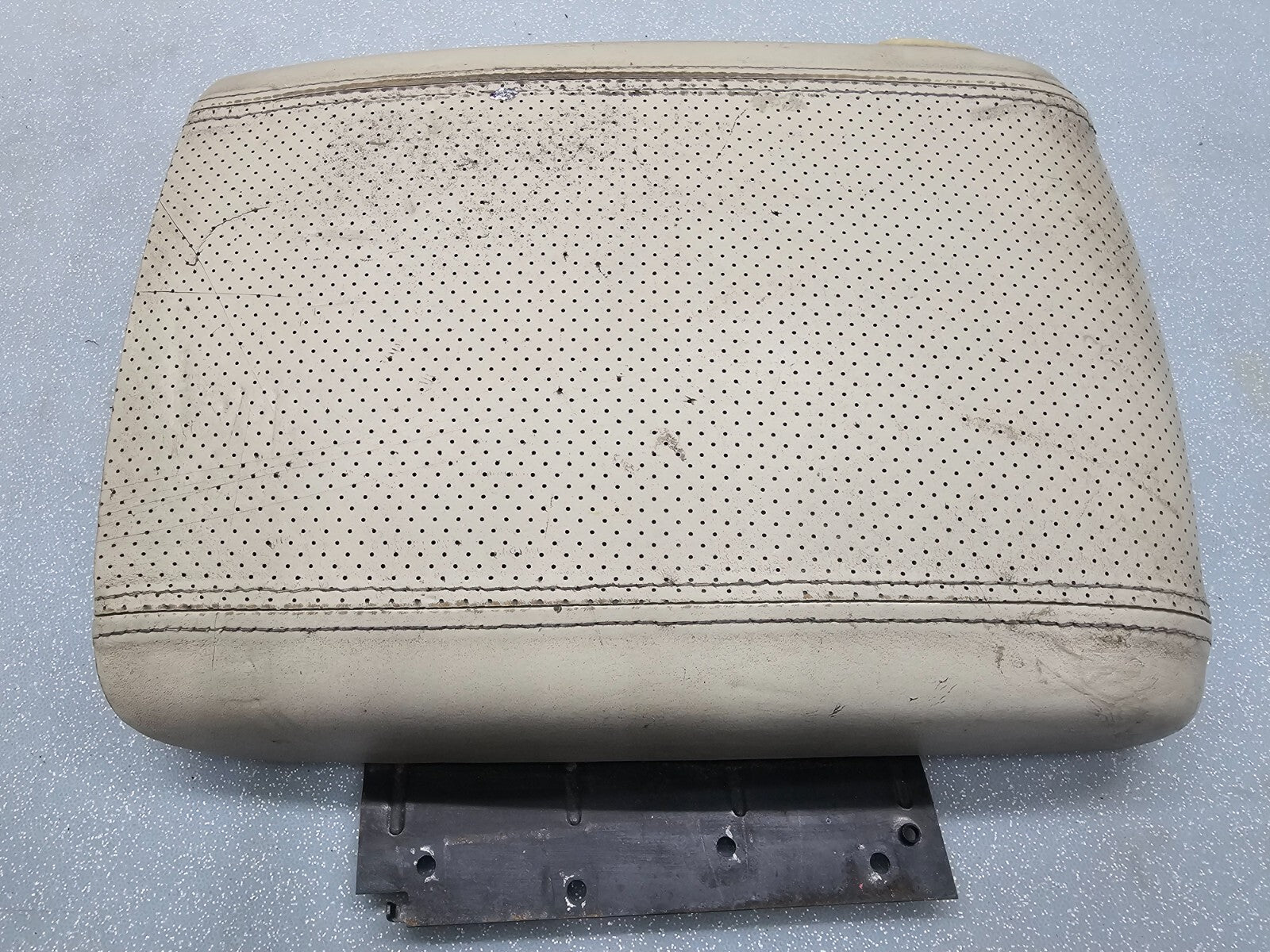 🔥03-06 ESCALADE YUKON Center Console Armrest Lid Cover Assembly LIGHT TAN L8