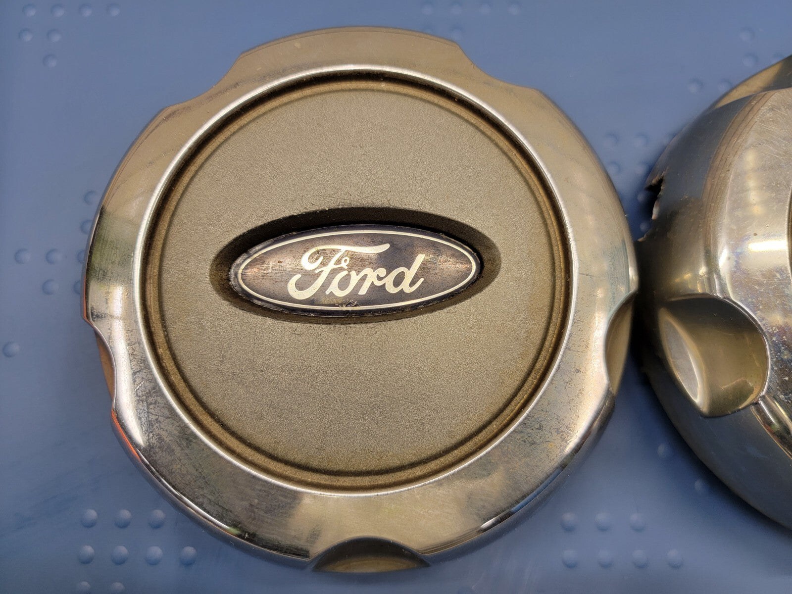 2002 - 2008 Ford Explorer wheel Center Hub Caps Set OEM