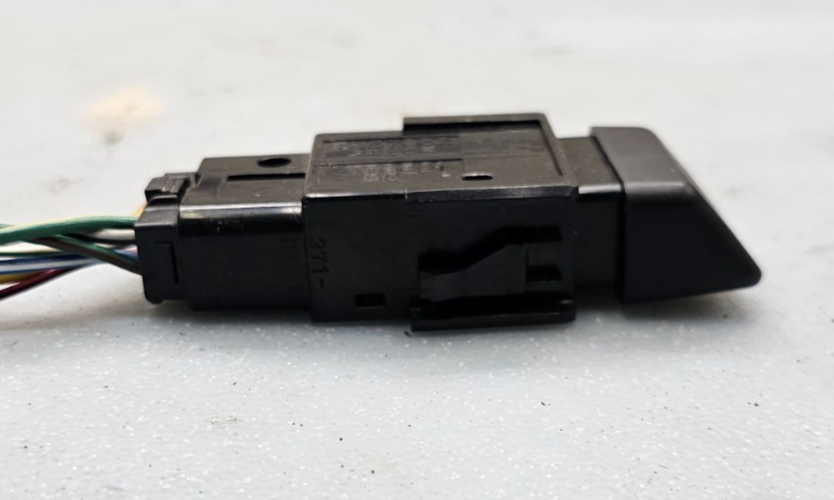 98-02 COROLLA 05-10 AVALON HAZARD EMERGENCY LIGHT SWITCH DRIVER ASSY DK BLACK