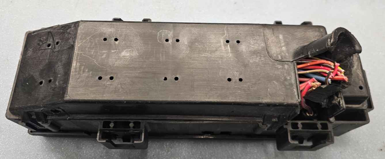 🔥2006 Commander Grand Cherokee 3.7L Engine HOOD FUSE Relay BOX Release Cover