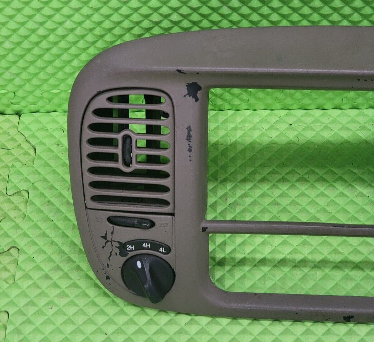 🔥97-03 Ford F150 Center Dash Radio Climate BEZEL Trim Panel Line Light Tan B1