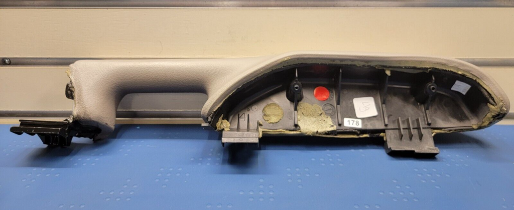 03-06 Silverado SIERRA TAHOE Door Panel ARMREST Front right Handle light gray H2