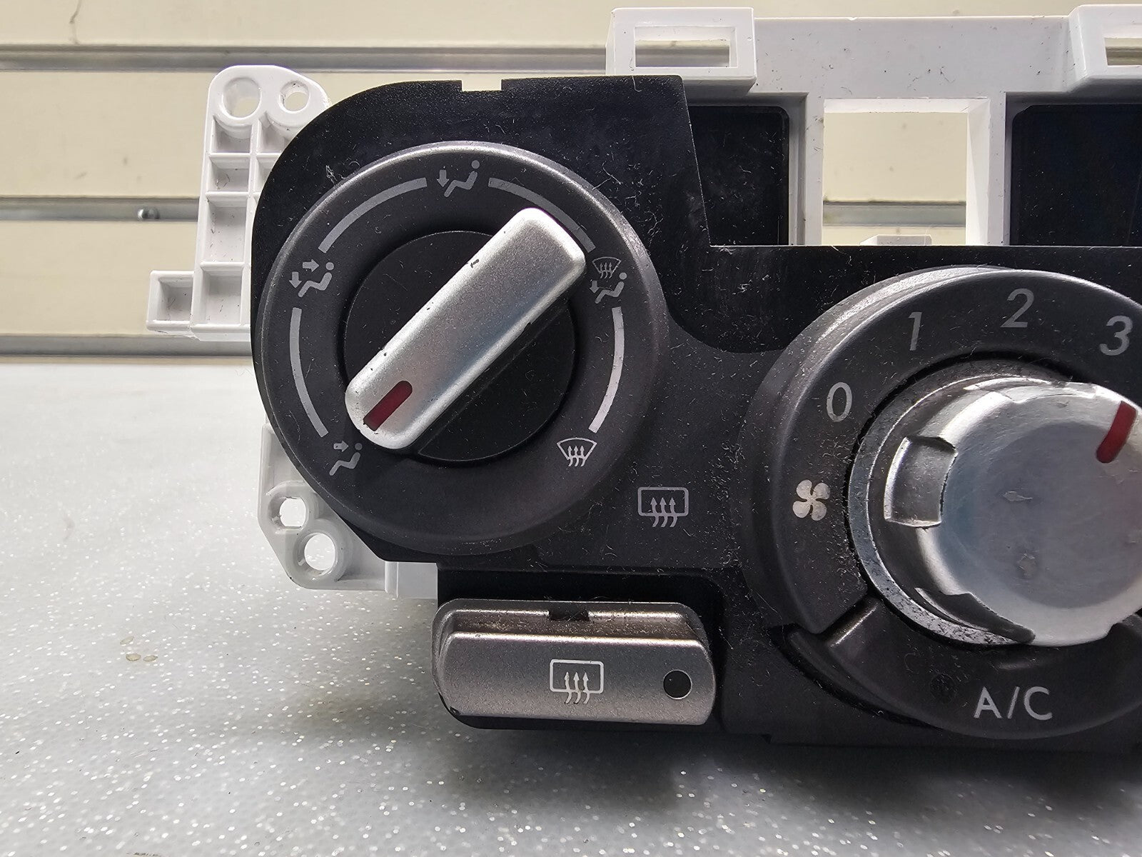 09-13 Subaru Forester Dash AC Heater Temperature Climate Control Air Conditioner