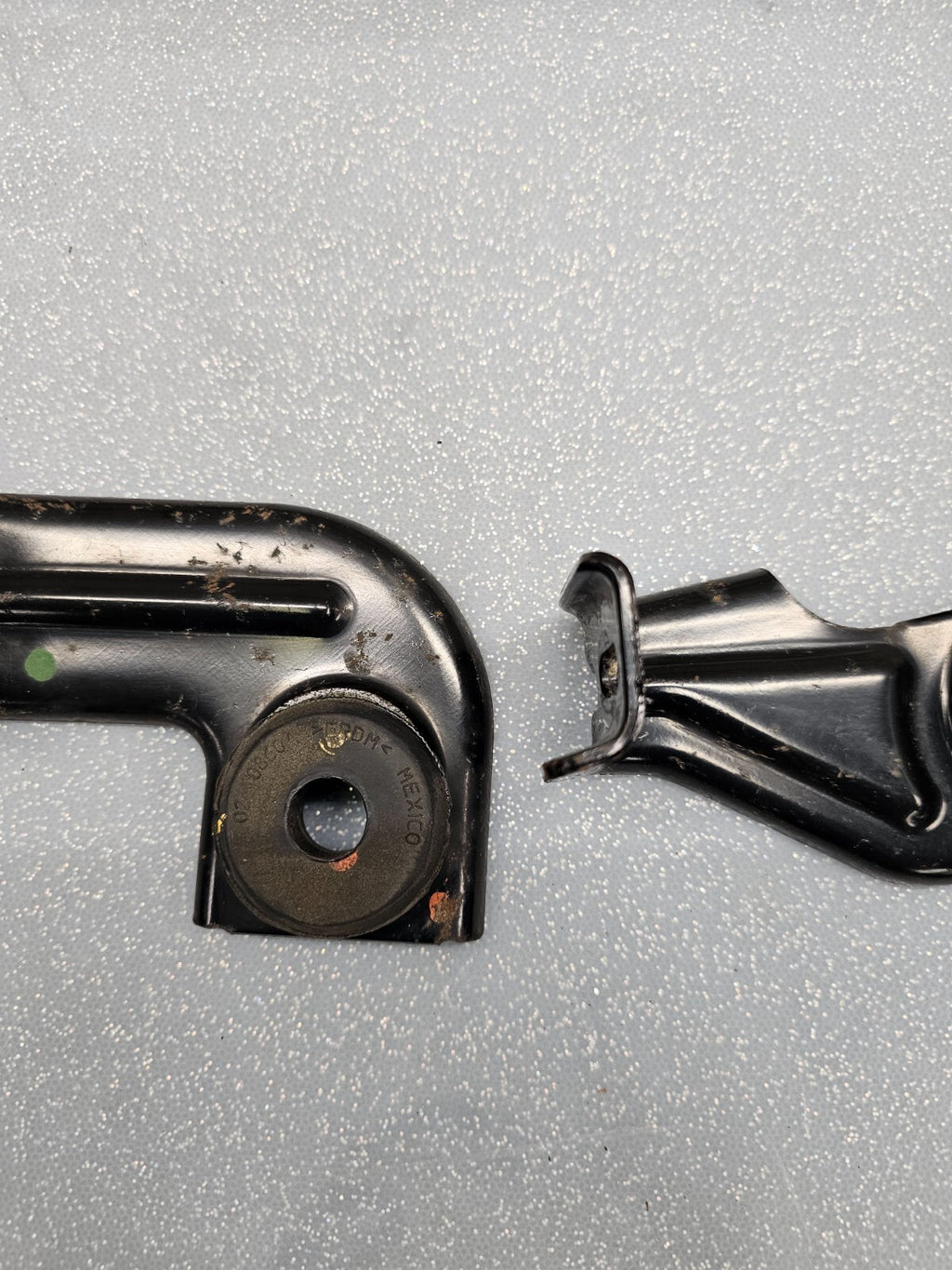09-17Traverse GMC Acadia Upper Radiator Bracket Left Right Support OEM