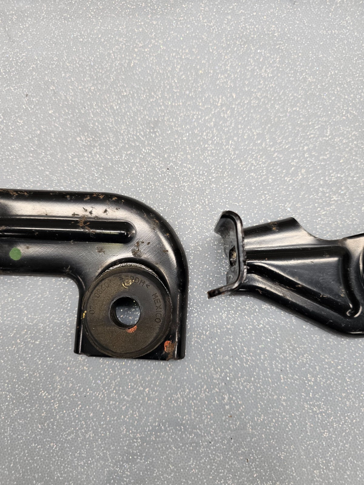 09-17Traverse GMC Acadia Upper Radiator Bracket Left Right Support OEM