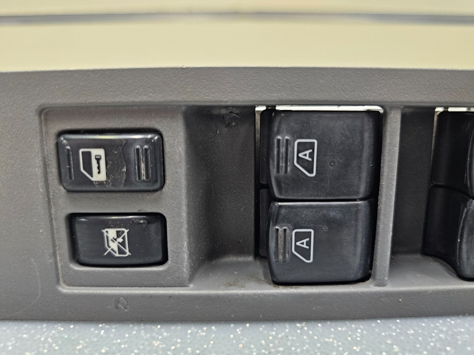 🔥04-15 TITAN ARMADA LEFT DRIVER MASTER POWER WINDOW LOCK SWITCH ASSEMBLY GRAY