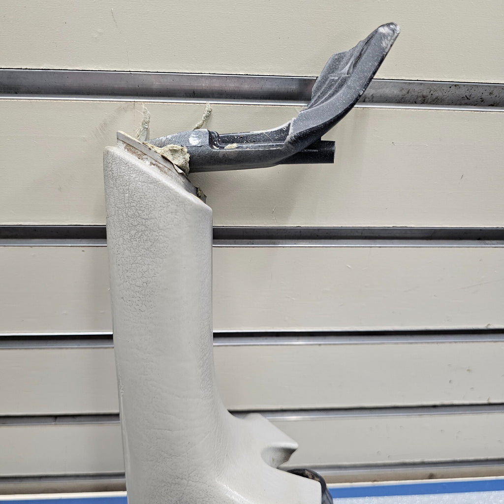 02-09 TRAILBLAZER Door Panel ARMREST Pull Handle RIGHT Passenger Light GRAY H4