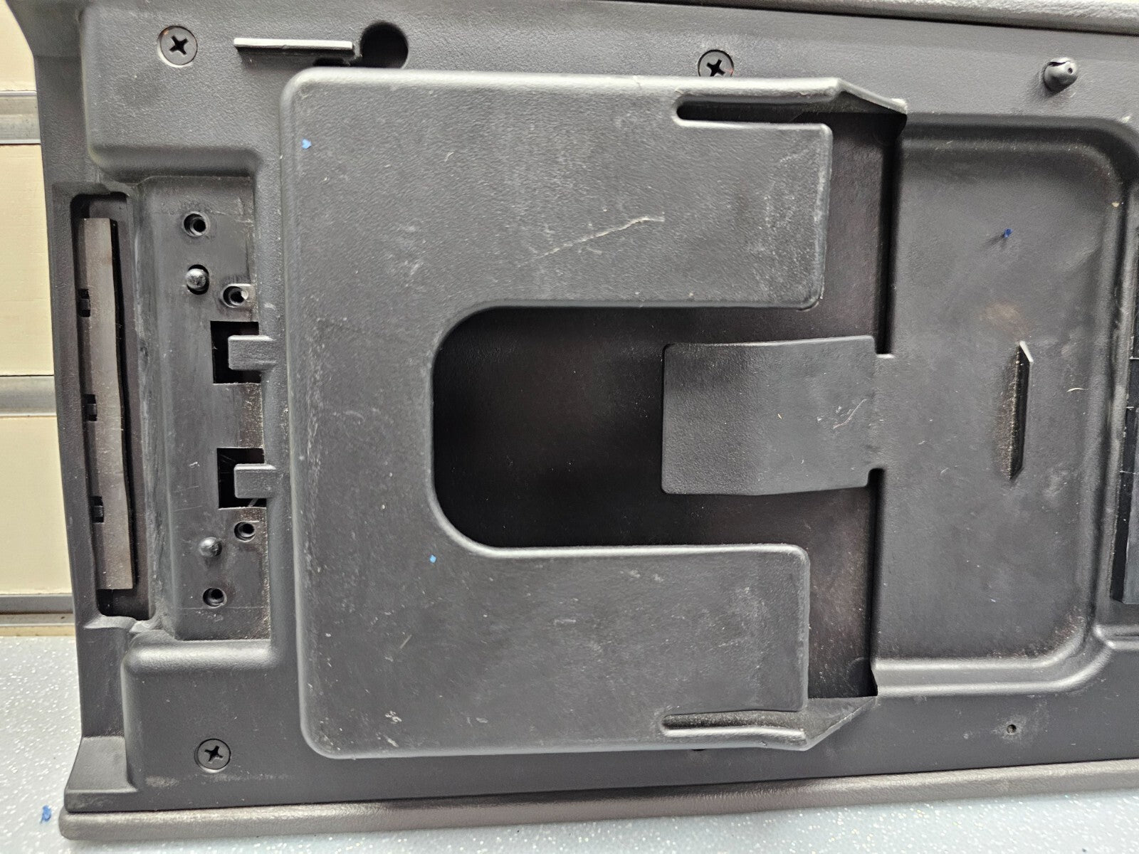 02-05 EXPLORER Mountaineer Center Console Lid Armrest Top Cover Assembly Black