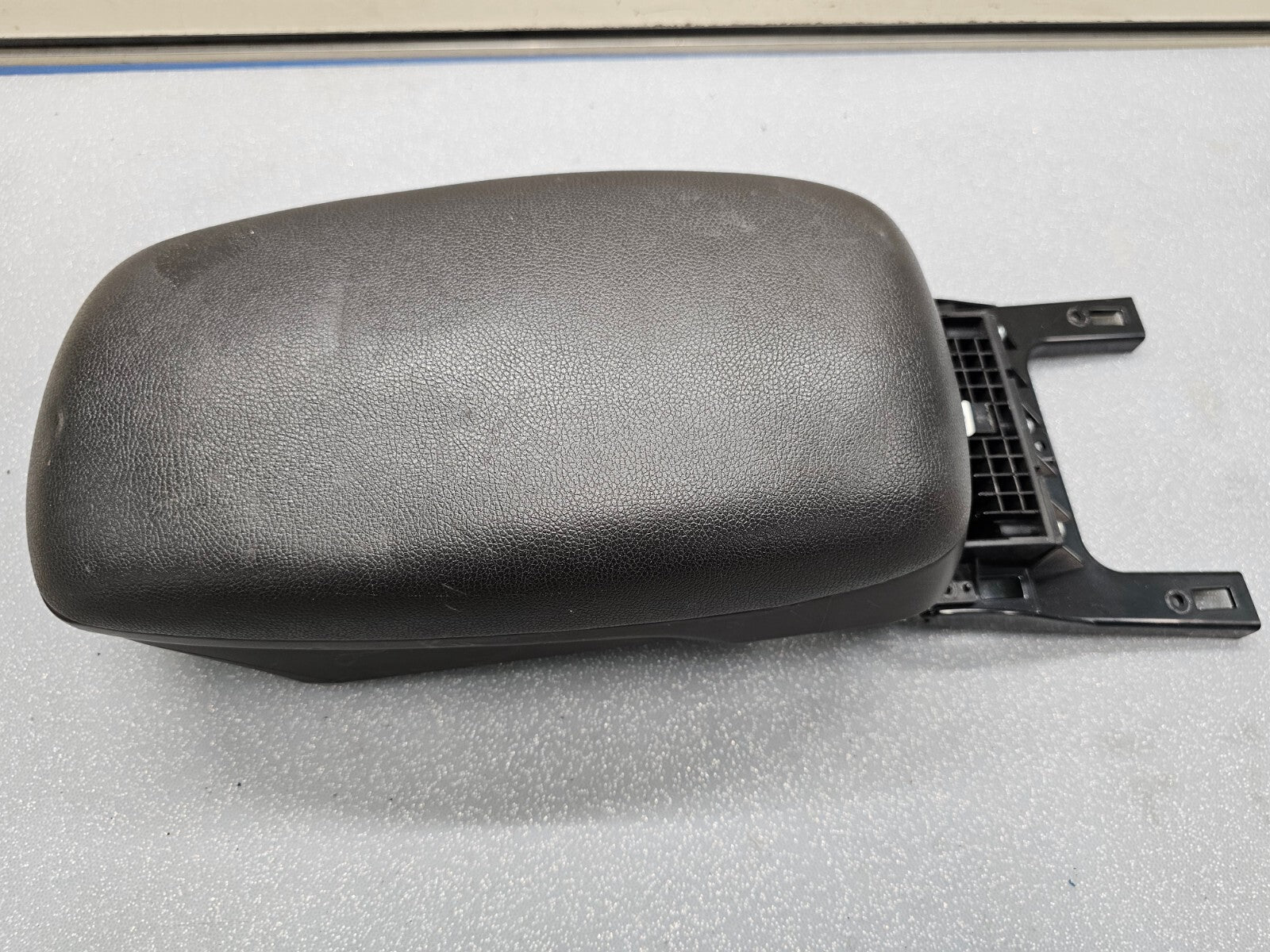 11-13 Hyundai Elantra Center Console Leather Armrest Lid Top Pad Assembly Black