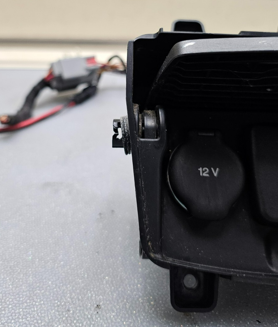 🔥 13-18 LINCOLN MKT REAR POWER OUTLET BLACK OEM
