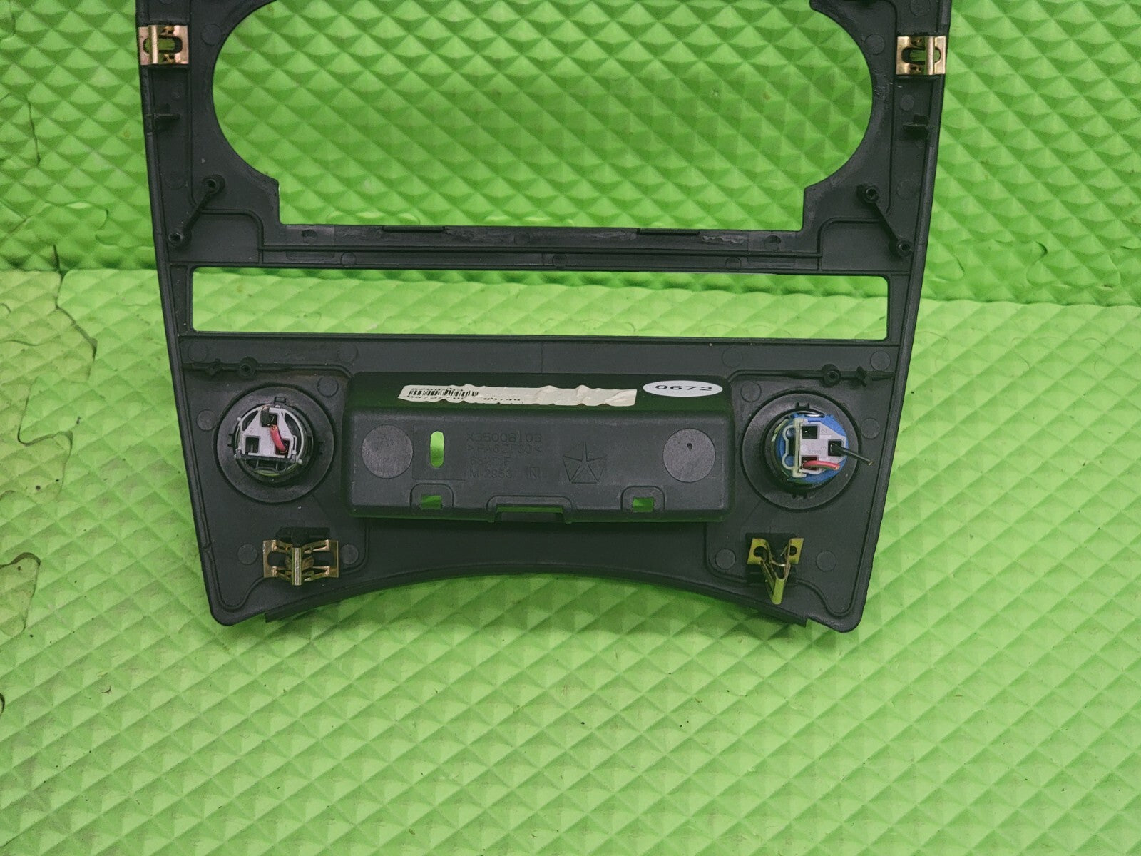 🔥2005-2006 JEEP GRAND CHEROKEE DASH PANEL RADIO SURROUND TRIM BEZEL OEM B70