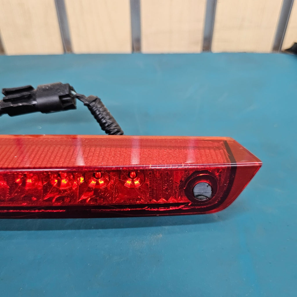 🔥08-10 VUE 10-13 CAPTIVA CENTER THIRD HIGH MOUNT BRAKE TAIL LIGHT LAMP ASSEMBLY