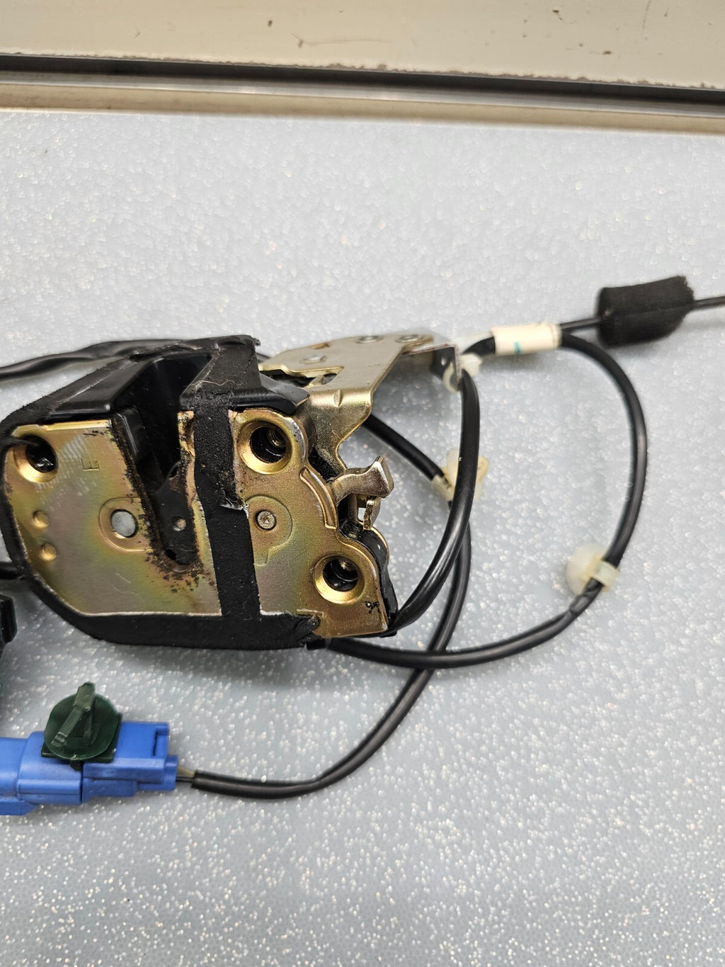 03-11 Honda Element Lower Tailgate Liftgate Lock Left Right Trunk Latch Actuator