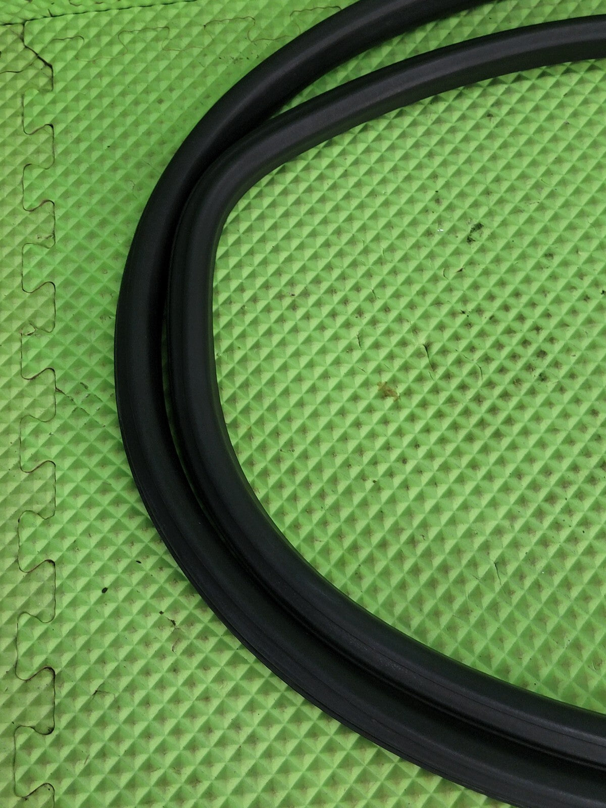 🔥07-14 Chevrolet Tahoe Rear Front Right Passenger Door Weatherstrip Seal Black
