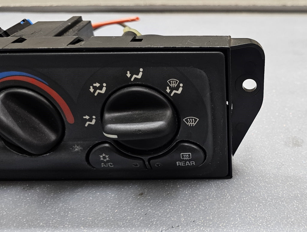 97-03Chevy Malibu heater AC defrost climate control Heater Temperature Assembly