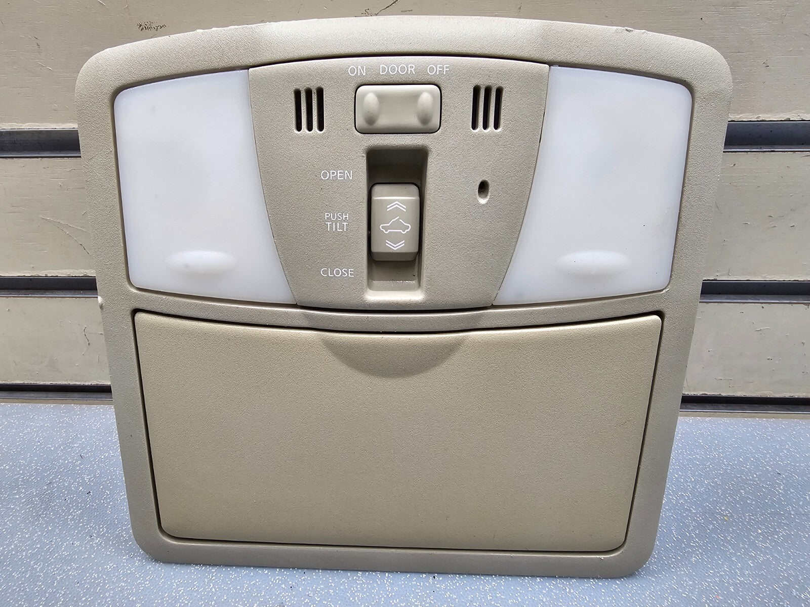 09-14 Maxima Murano Rogue Overhead Roof Console Storage Dome Map Light Lamp Tan