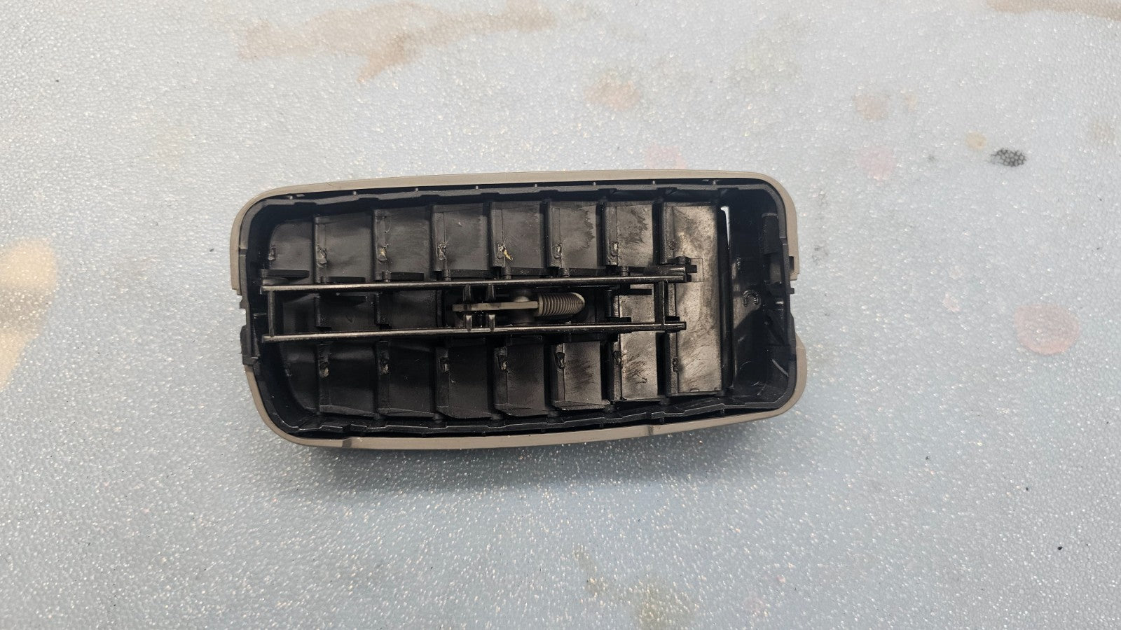 🔥97-05 Buick Park Avenue Dash Right Passenger AC A/C HVAC Air Vent Heater Tan