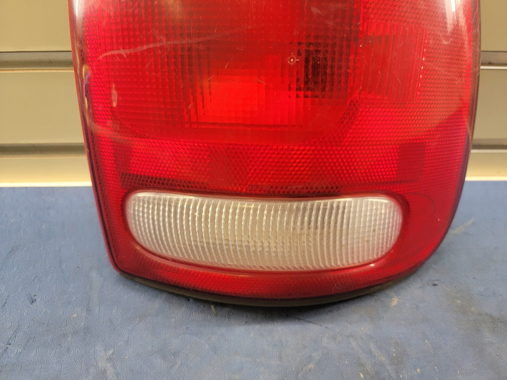 🔥1998-2003 Dodge Durango Tail Light Lens and Housing RIGHT