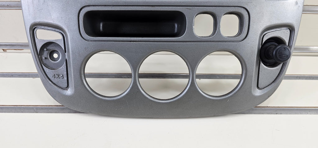 🔥01-07 FORD ESCAPE CENTER DASH RADIO A/C CLIMATE TRIM BEZEL SILVER OEM