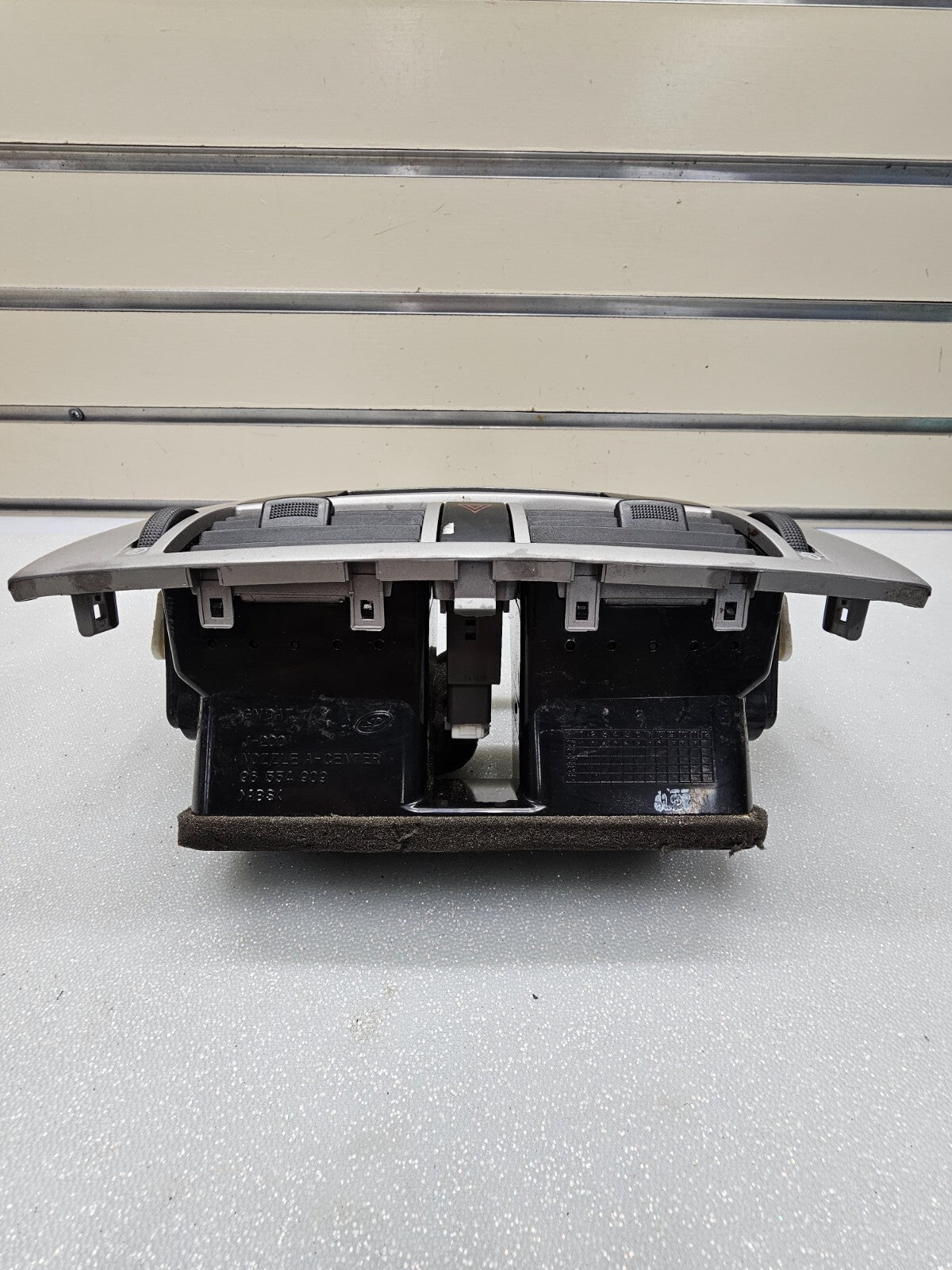 04-07ChevyOptra Dash Radio Climate Bezel Trim Temperature Heater Assembly Silver