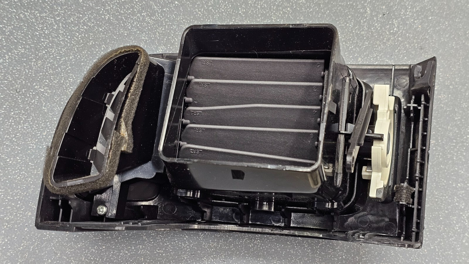 🔥06-12 Kia Sedona Dash Right Passenger AC A/C Air Vent Heater Panel Silver