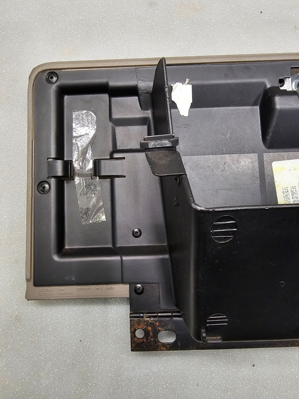 🔥99-06 Chevy SILVERADO SIERRA Dash GLOVE BOX Storage Compartment LIGHT GRAY G3