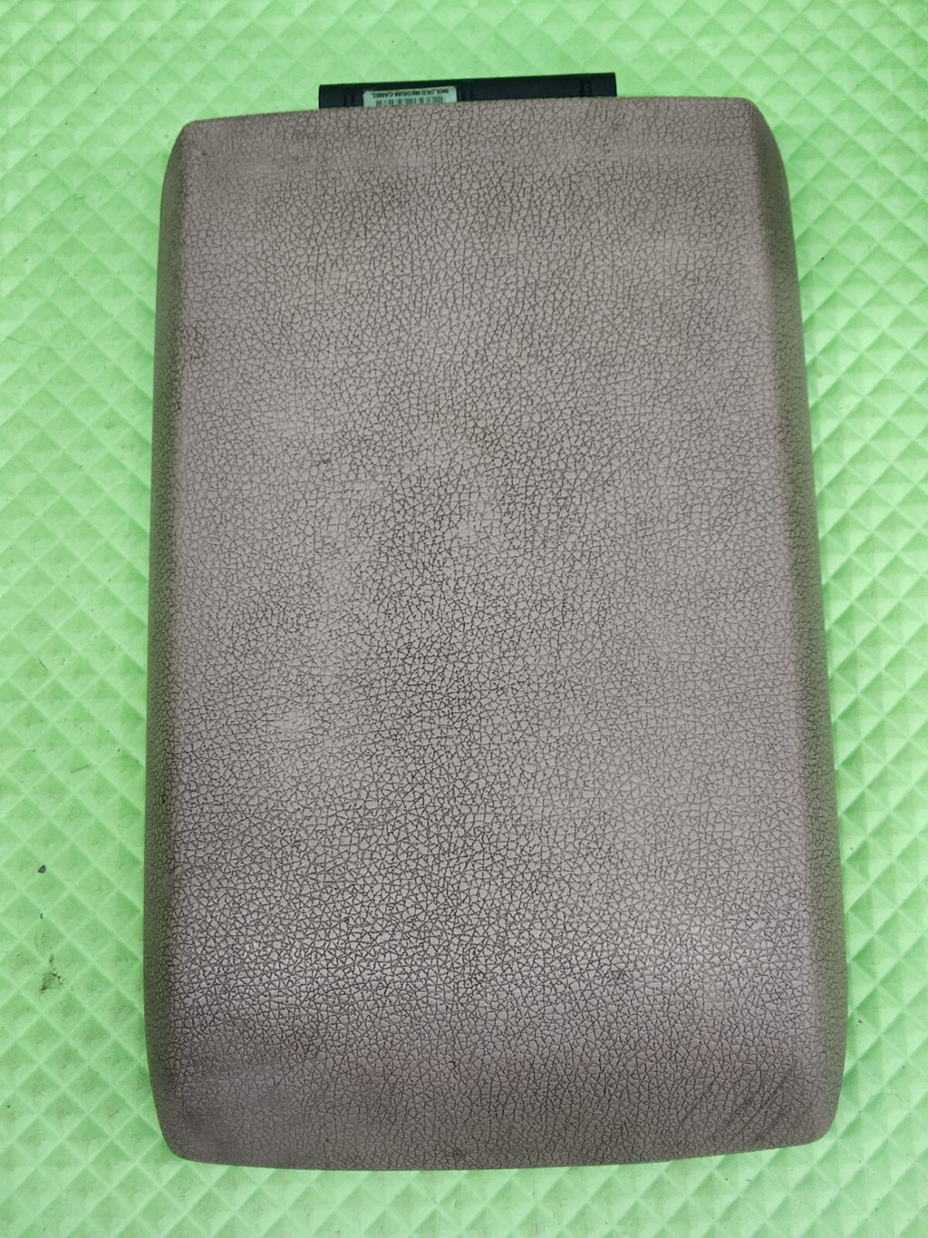06-09 FORD EXPLORER MERCURY MOUNTINEER CENTER CONSOLE ARM RESTER LID DARK GRAY