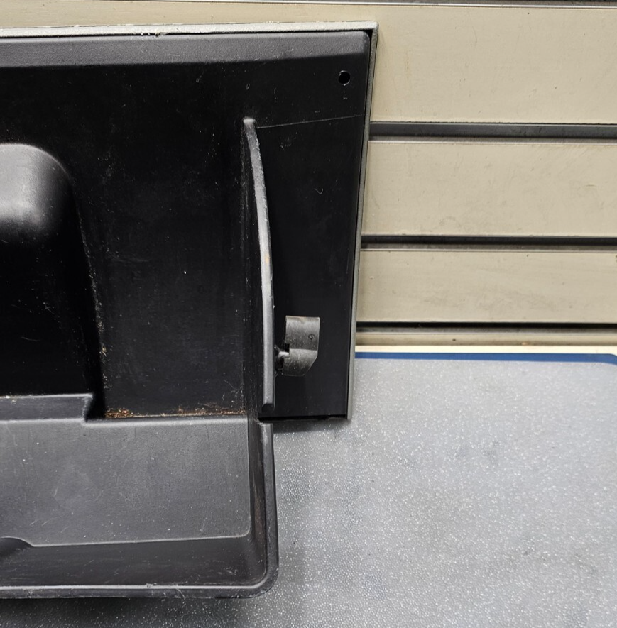 05-09 MUSTANG Dash Glove Box Storage Compartment Assembly Instrument Panel Gray